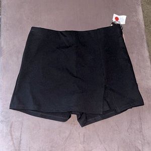 Black skort